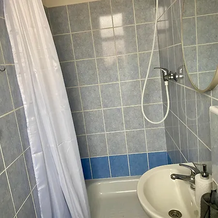 Tri - Guest house *
